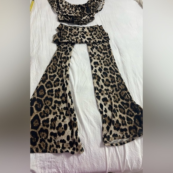🌺 3/$15 Viola Cheetah Bell Bottoms Set Description Size S - Picture 4 of 9